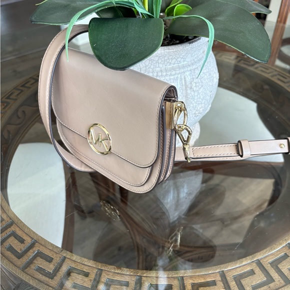 🤍🤍MICHAEL KORS LILLIE SMALL MESSENGER SADDLE CROSSBODY BAG!🤍🤍 - Picture 5 of 7